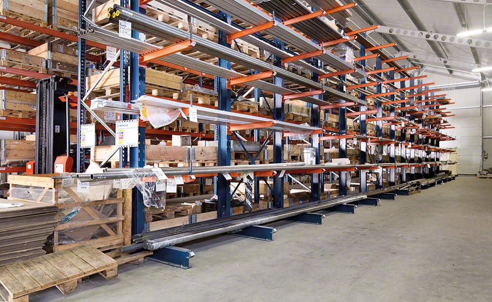 Cómo MetalERG almacena perfiles metálicos en su almacén de producción en Polonia