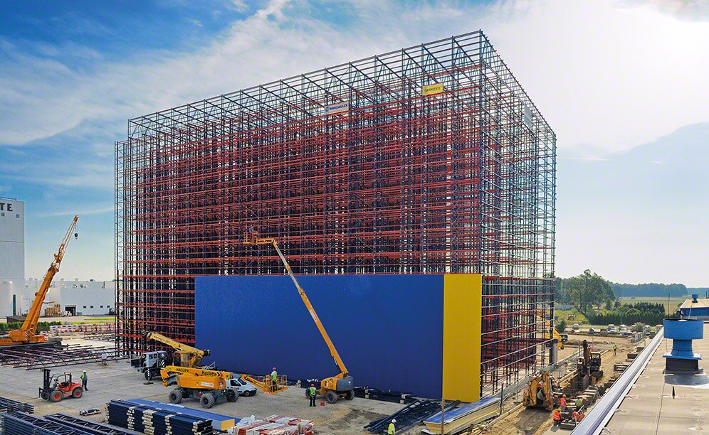 https://mecaluxes.cdnwm.com/documents/20128/472055/PCaseImage+-+Gallery+-+0+-+Cp-lakma-strefa-clad-rack-warehouses.jpg/8edfcaeb-1cdb-b90b-0deb-630520f4dd8f?t=1644948903000&e=jpg