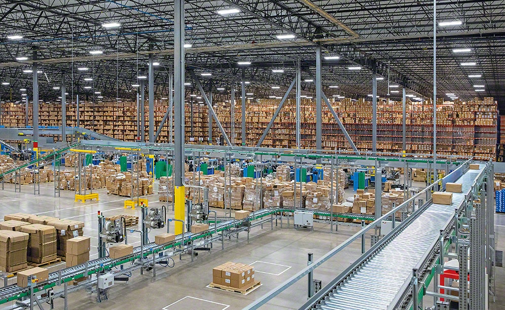 https://mecaluxes.cdnwm.com/documents/20128/483867/PCaseImage+-+Gallery+-+0+-+Cp-adidas-conventional-pallet-racking.jpg/19778e04-3022-31fe-1923-2fb16b7c3eb9?t=1644956068000&e=jpg