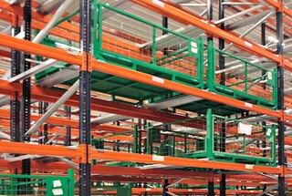 Las estanterías convencionales se pueden adaptar para el almacenaje de mercancía no paletizada