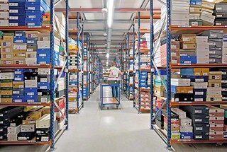 Las estanterías de picking M7 son ideales para almacenes e-commerce