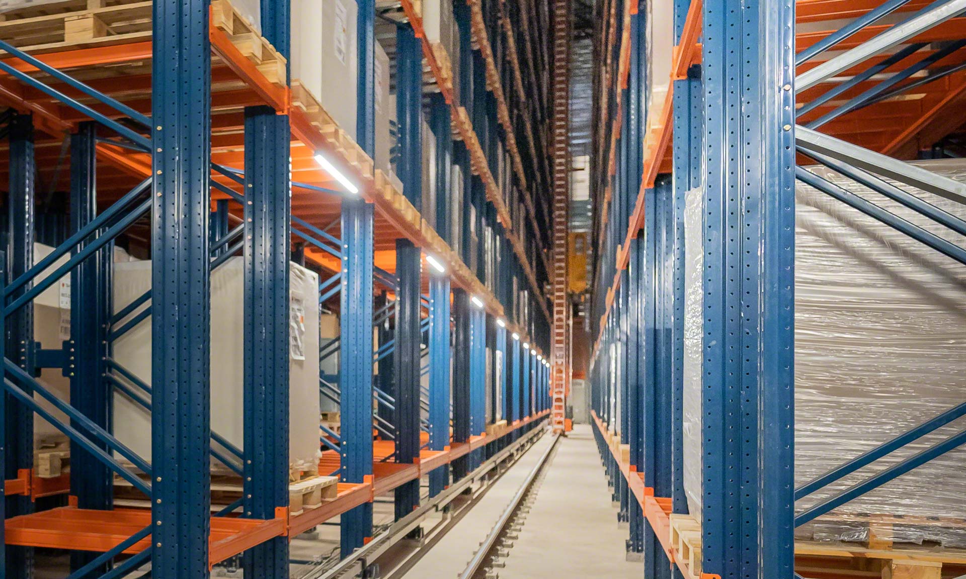 Alzamora Group, empresa líder del ‘packaging’ con dos almacenes automáticos autoportantes Alzamora Group, empresa líder del ‘packaging’ con dos almacenes automáticos autoportantes
