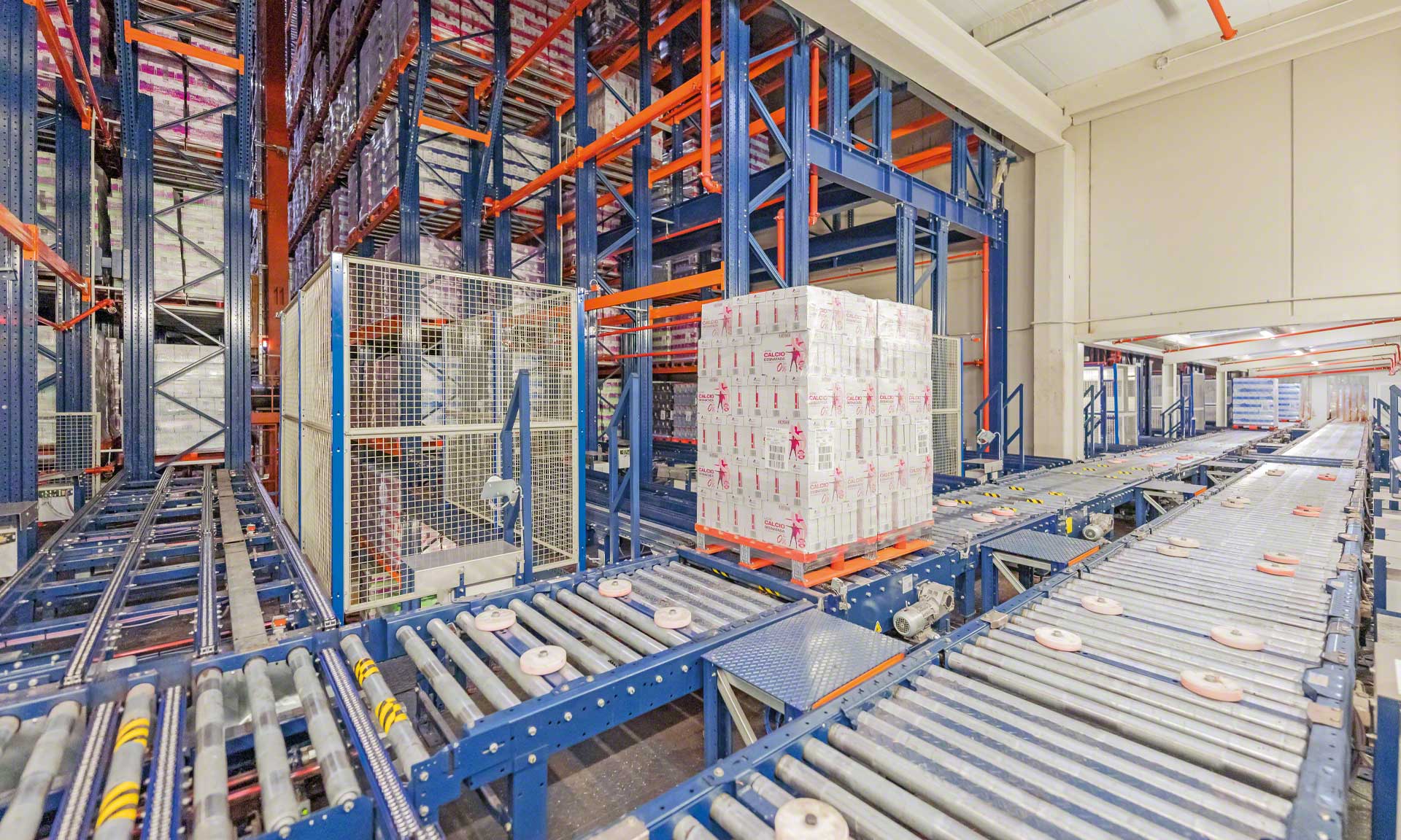 Esnelat automatiza su logística con dos almacenes automáticos para productos lácteos