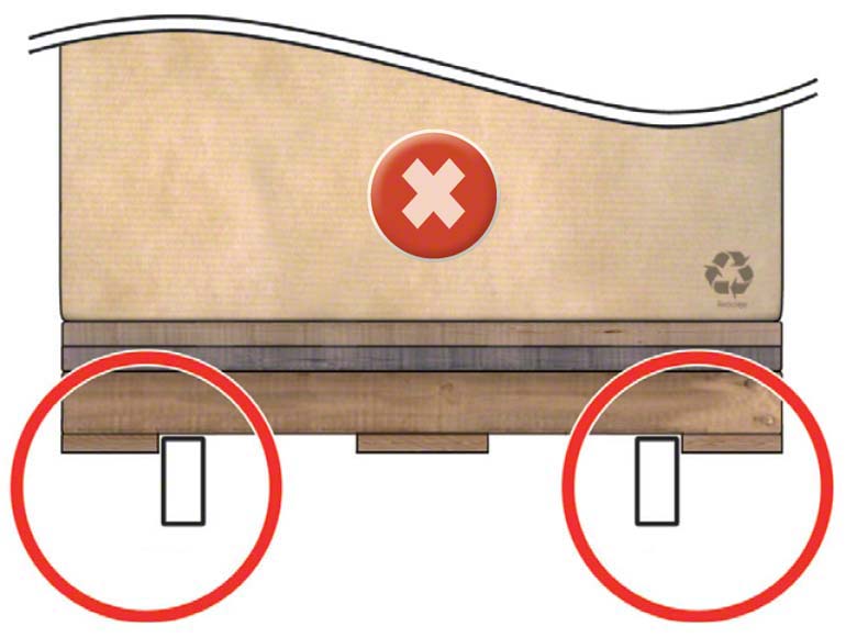 El larguero queda muy pegado a la tabla inferior y la carretilla, al coger la paleta, puede empujarla y deformar el larguero.