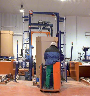 Contrôle du gabarit des palettes à l'entrée d'un magasin automatique