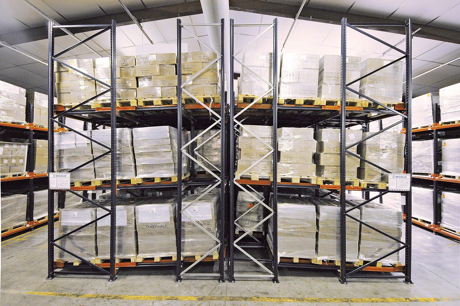 Sistema de almacenaje compacto para palets push-back