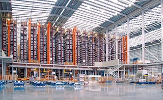 Almacén del líder del sector cerámico Porcelanosa Grupo en Vila-real (Castellón)