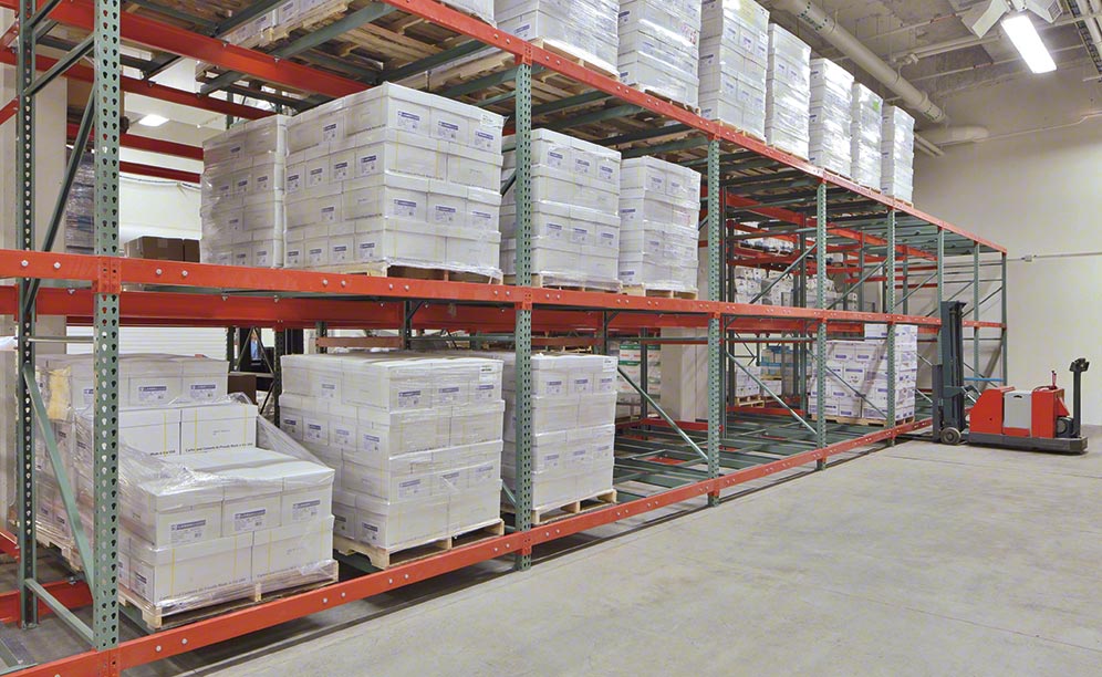 College of DuPage optimiza el almacenaje de papel y suministros con Mecalux