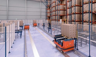 Velocidad y precisión en el movimiento de mercancías con las electrovías de suelo