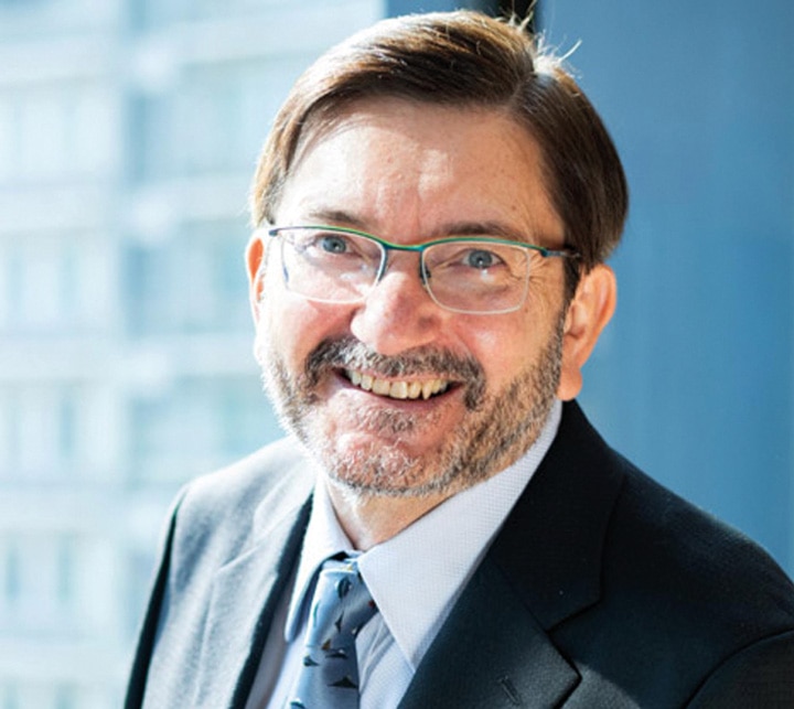 Jorge Calvo, Doctor en Ciencias Económicas y Empresariales (UAO CEU), con formación en HBS, MIT y Esade