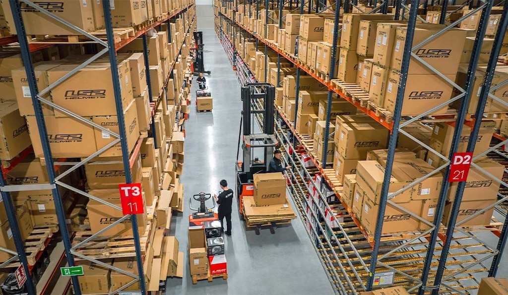 El aprendizaje profundo puede aplicarse en logística para optimizar rutas, gestionar inventarios y mejorar la toma de decisiones