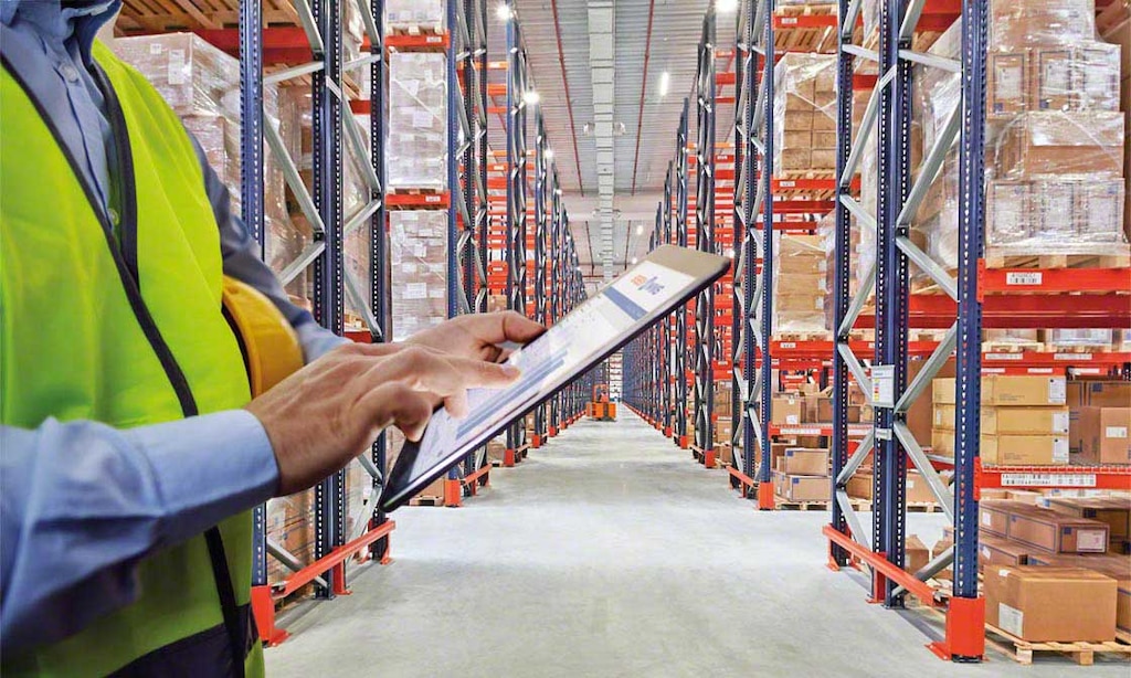Un SGA permite optimizar la asignación de inventario al coordinar los niveles de stock