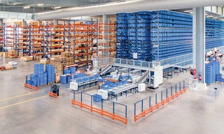 En la automatización modular los sistemas complejos se dividen en módulos autónomos