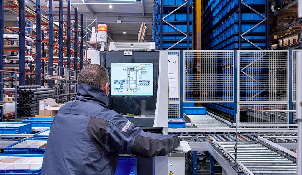 El SGA conecta y coordina las soluciones automáticas del almacén