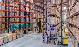Las carretillas elevadoras son una herramienta esencial para operar en el almacén