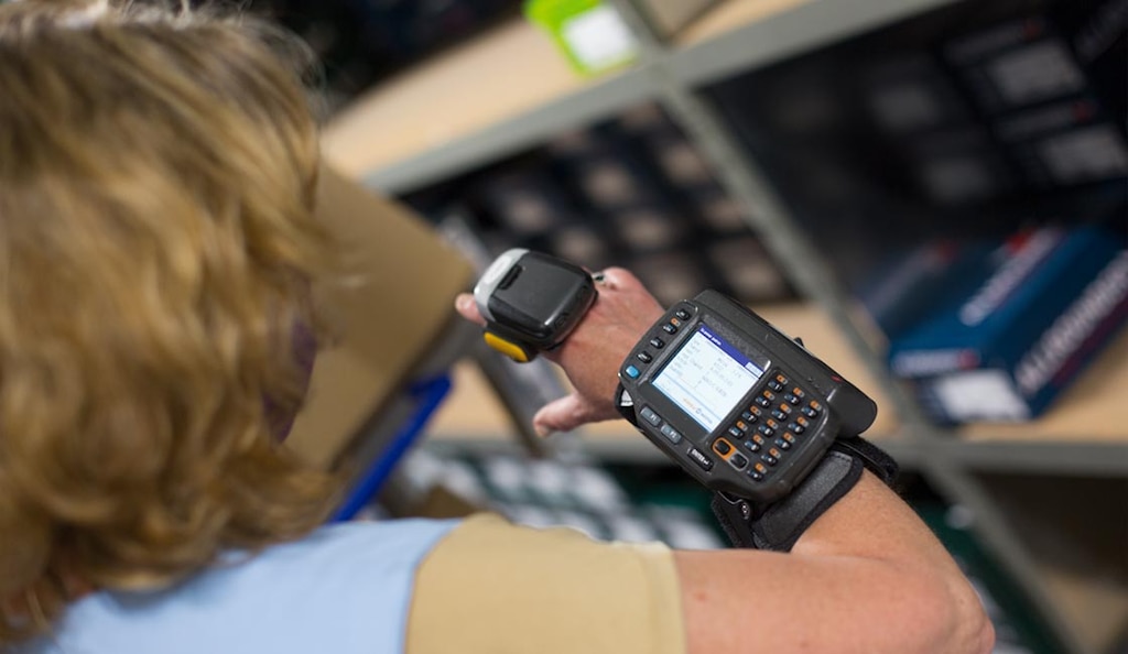 Los escáneres de anillo pueden incorporar tecnologías láser o sensores CMOS y ofrecer distintos  rangos de lectura