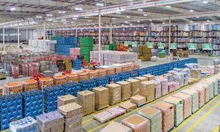 Ejemplos de estrategias de distribución (exclusiva, intensiva y otros tipos)