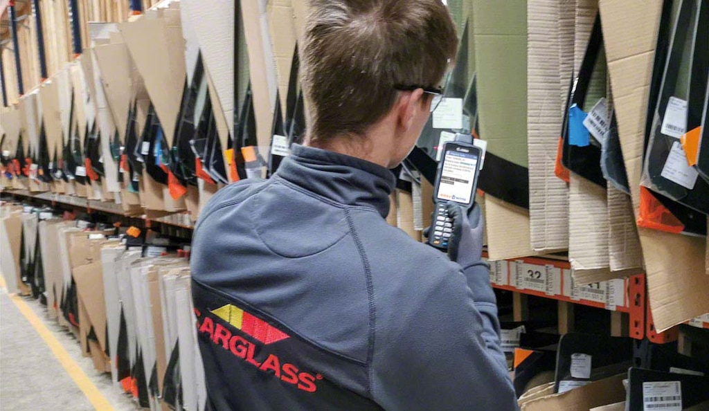Easy WMS de Mecalux impulsa la preparación de pedidos en el almacén de parabrisas de Carglass en Eslovenia