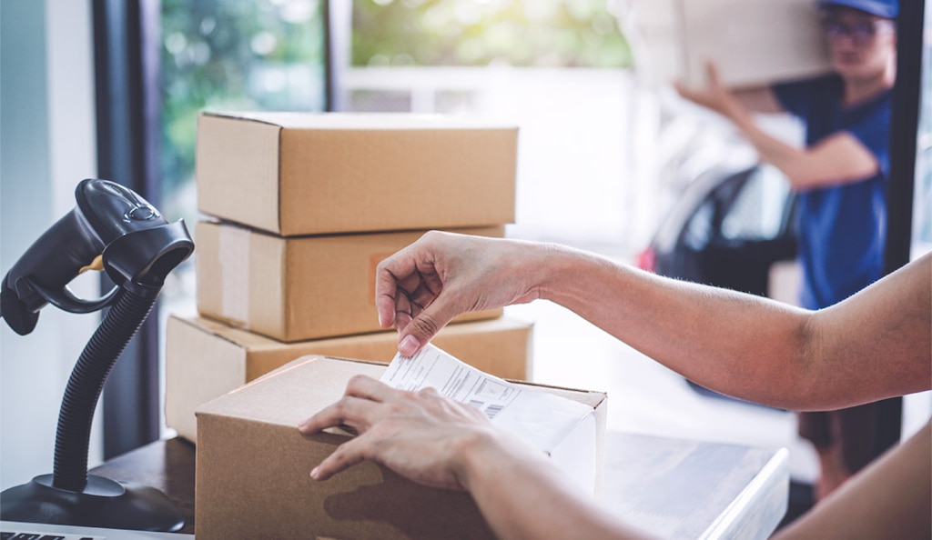 En la logística de devoluciones, los artículos regresan al almacén o a un centro de clasificación