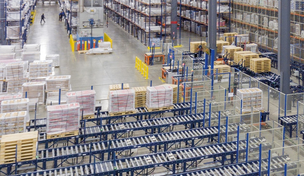 Los palets americanos estándar soportan entre 900 y 1.270 kilos (2.000 - 2.800 libras)