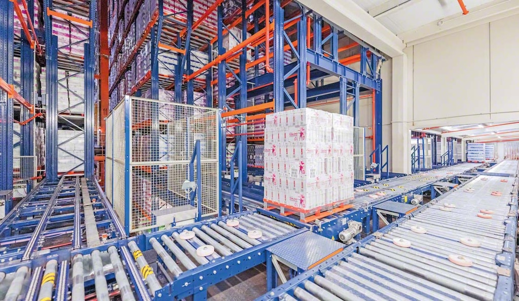 Esnelat emplea transelevadores para almacenar y expedir más de 350.000 palets anuales con producto perecedero