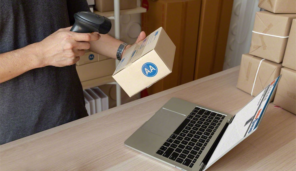 Un sistema de gestión de almacenes permite gestionar la expedición de los pedidos destinados a puntos de recogida