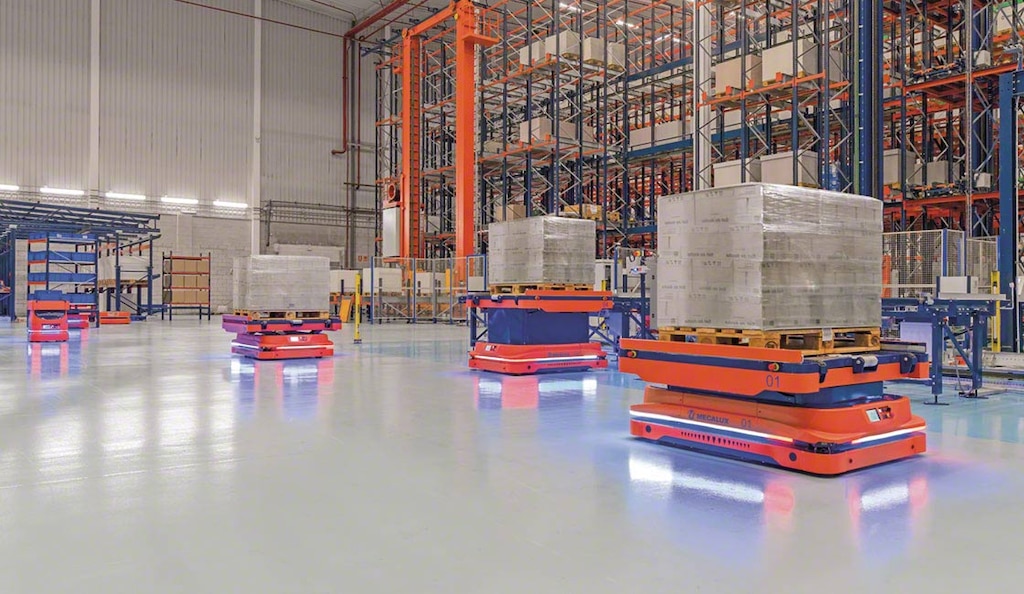 Los AMR utilizan sensores LiDAR para detectar obstáculos en su entorno