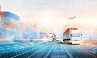 La clasificación de mercancías para el transporte internacional se basa en la naturaleza del producto, su peligrosidad, fragilidad y dimensiones