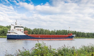 El transporte fluvial, un medio cargado de ventajas