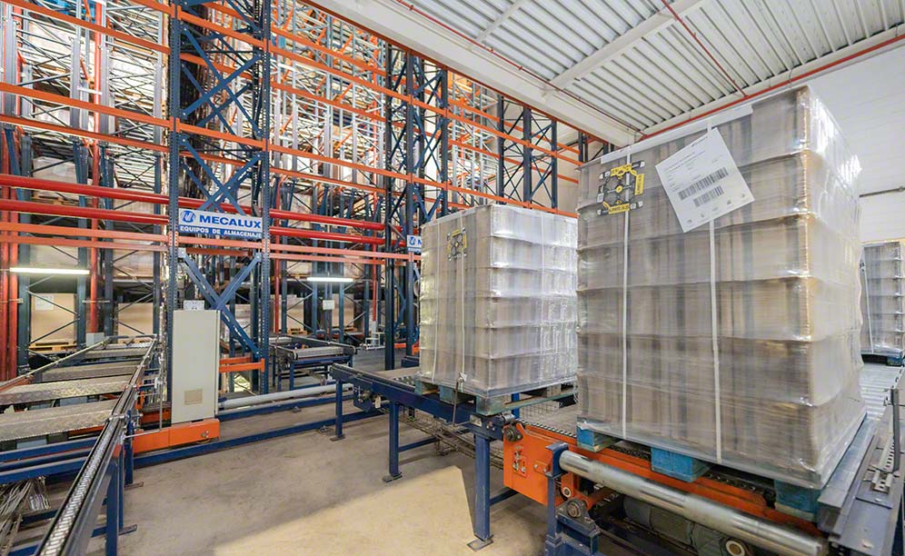 Almacén automático de la empresa líder en el sector del packaging Alzamora Group
