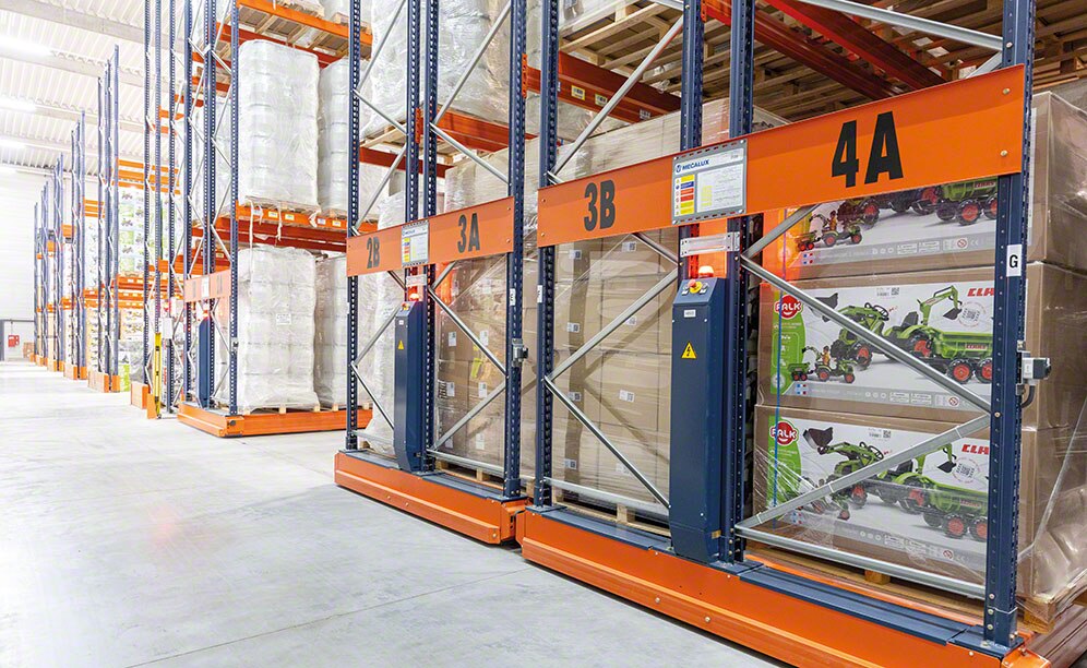 Falk Toys instala estanterías Movirack para productos de menor rotación