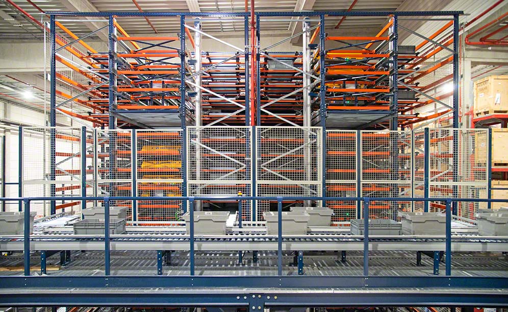 Manitou Group almacena piezas de recambio para máquinas en el Sistema Shuttle Manitou Group almacena piezas de recambio para máquinas en el Sistema Shuttle