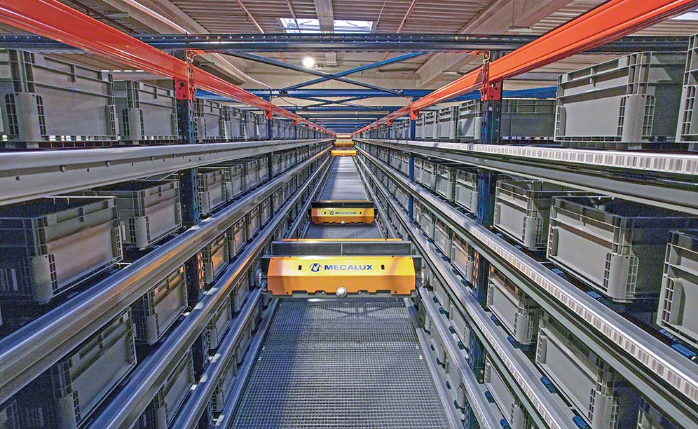 Sistema Shuttle en el almacén de Manitou Group en Francia