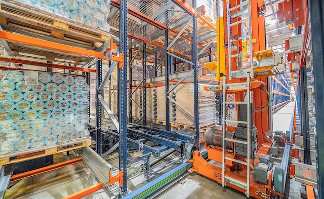 Sistema Pallet Shuttle automático con transelevador de Grupo Envases Sistema Pallet Shuttle automático con transelevador de Grupo Envases