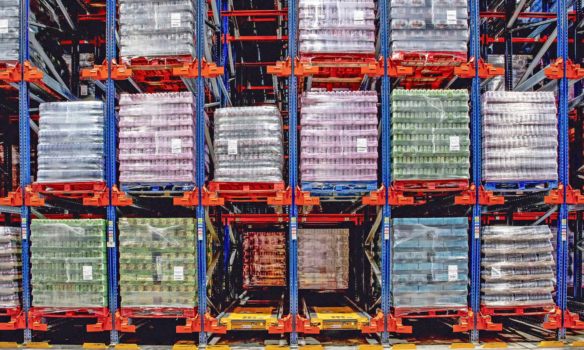Mecalux impulsa el almacenaje de bebidas de Coca-Cola HBC con el sistema Pallet Shuttle