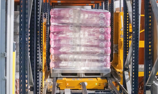 Almacén automático de Minoterie Planchot en Saint-Paul-en-Pareds con sacos de harina