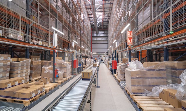 Almacén de la farmacéutica Normon en España