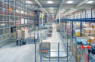 Un vallado de seguridad restringe el acceso al área de operación de las electrovías