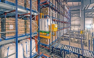 British Sugar ha robotizado el almacenaje de mercancía con transelevadores automáticos para palets