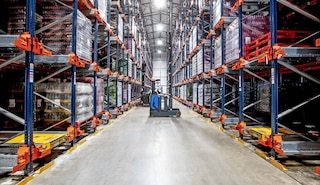 Coca-Cola HBC ha equipado su almacén de Knockmore Hill con el sistema Pallet Shuttle semiautomático