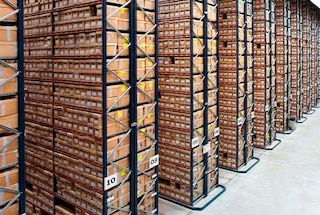 Las estanterías de cargas pesadas son habituales en archivos y centros documentales