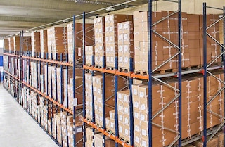 Las estanterías dinámicas para palets son un sistema de almacenaje con muchas ventajas Las estanterías dinámicas para palets son un sistema de almacenaje con muchas ventajas