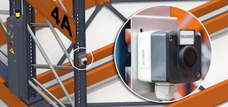 El pulsador de rearme se activa al finalizar las operaciones en un pasillo determinado El pulsador de rearme se activa al finalizar las operaciones en un pasillo determinado