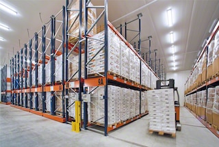 Al salir la carretilla del pasillo, el operario debe ordenar el rearme del sistema Al salir la carretilla del pasillo, el operario debe ordenar el rearme del sistema