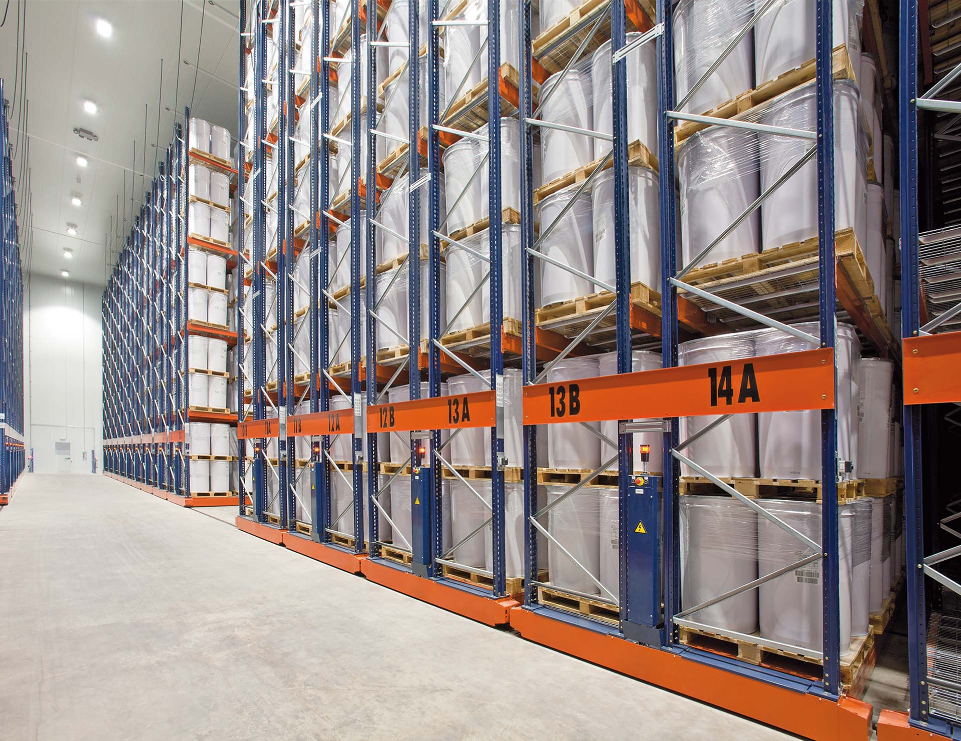 Las estanterías Movirack permiten aumentar la capacidad de almacenaje de una instalación entre un 80% y un 120%