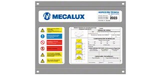 La placa de características reúne información técnica de las estanterías push-back
