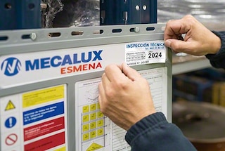 Etiqueta de la ITE adherida a la placa de características