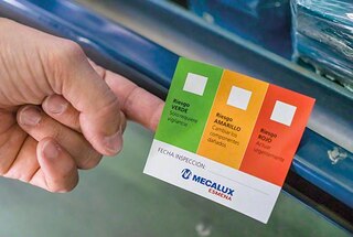 Se identifican los riesgos detectados mediante etiquetas adhesivas
