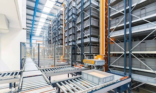 El sistema de almacenamiento miniload se puede componer de varios pasillos y transelevadores