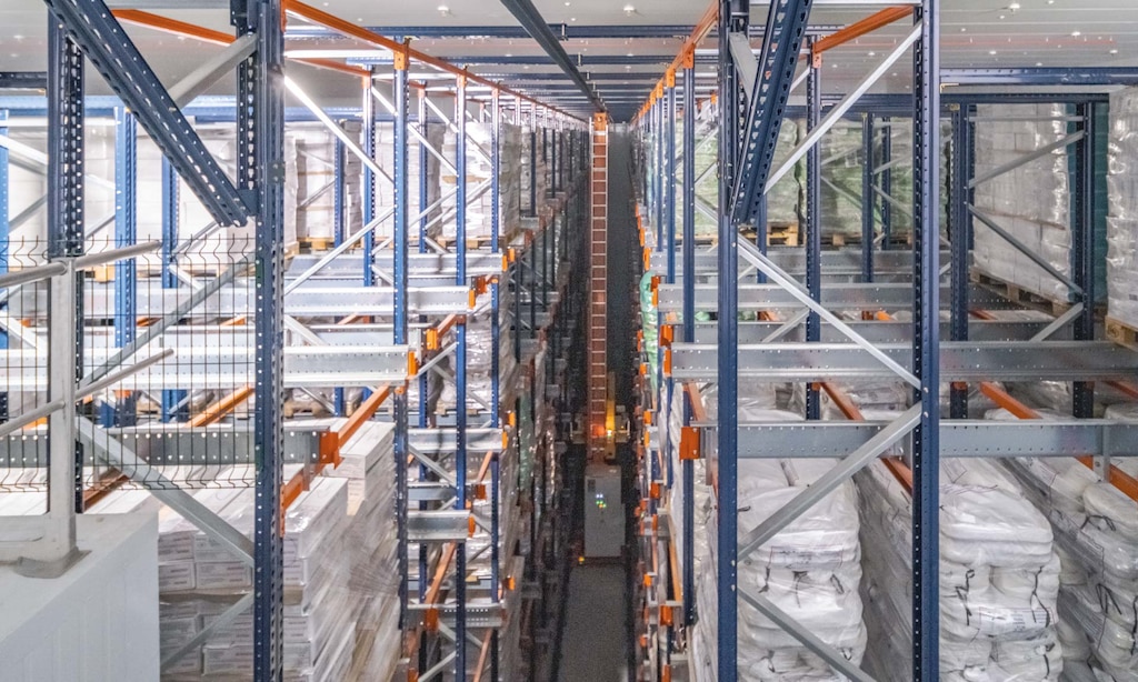El nuevo almacén automático alojará latas de conservas de marisco en Rianxo